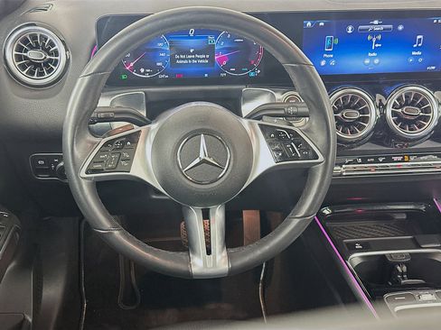 Used 2025 Mercedes-Benz GLB 250 image 18
