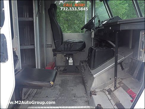 Used 2011 Ford E-350 and Econoline 350 Super Duty image 26