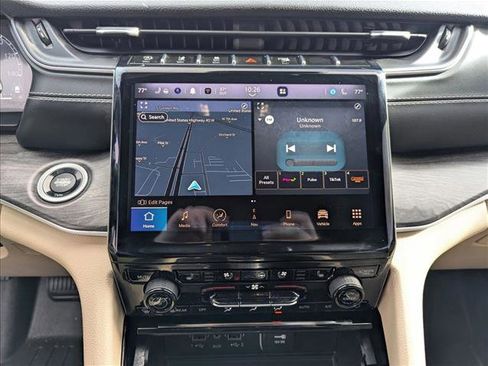 Used 2023 Jeep Grand Cherokee Limited w/ Luxury Tech Group II image 15