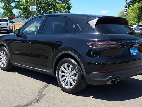 Used 2021 Porsche Cayenne w/ Driver Memory Package AWD/4WD image 6