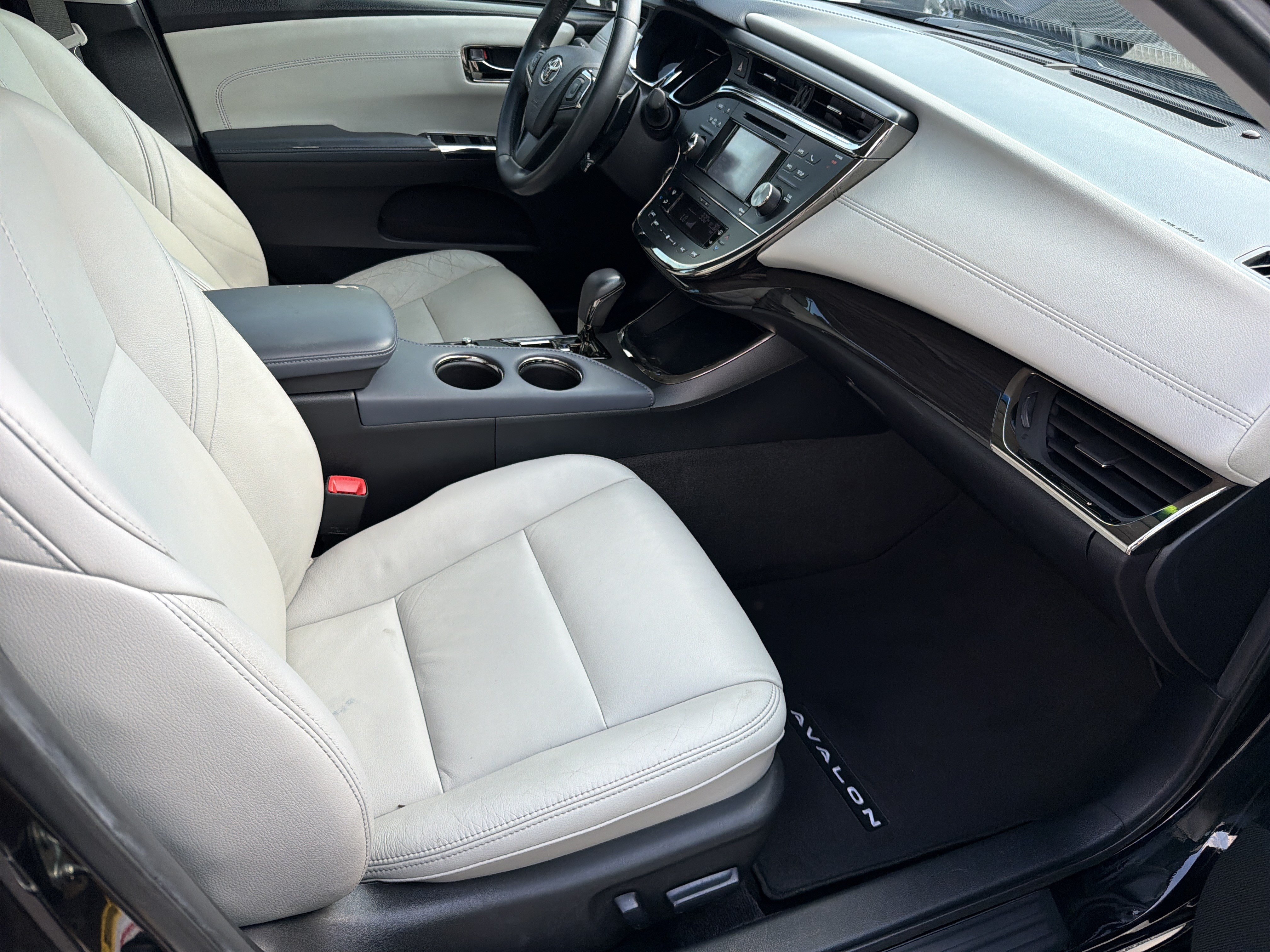 Used 2014 Toyota Avalon XLE Touring FWD image 22