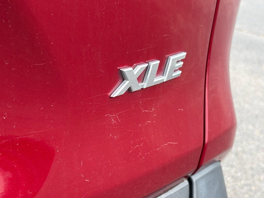 Used 2021 Toyota RAV4 XLE Premium FWD image 8