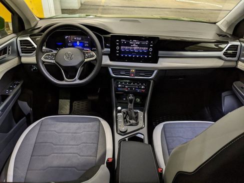 New 2025 Volkswagen Taos SE image 12