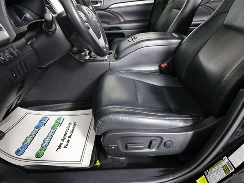 Used 2017 Toyota Highlander XLE image 13