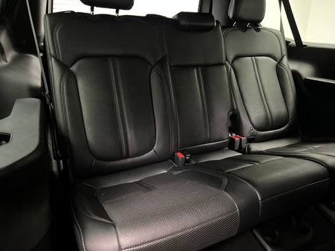 Used 2024 Jeep Wagoneer L Series II w/ Flexible Seating Group image 32