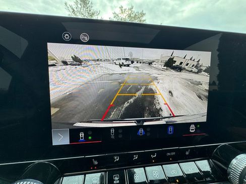 Used 2024 GMC Canyon AT4 w/ Technology Package image 31