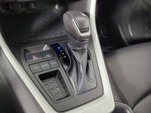 Used 2022 Toyota RAV4 XLE Premium FWD image 31