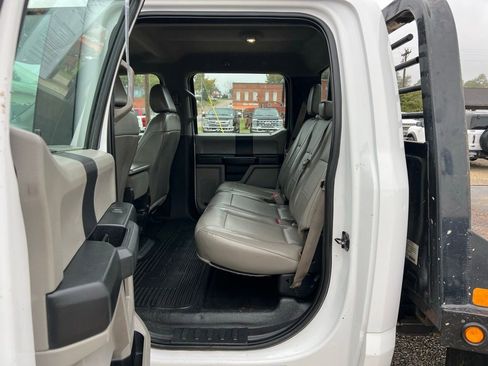 Used 2017 Ford F550 4x4 Crew Cab Super Duty w/ Power Equipment Group image 16