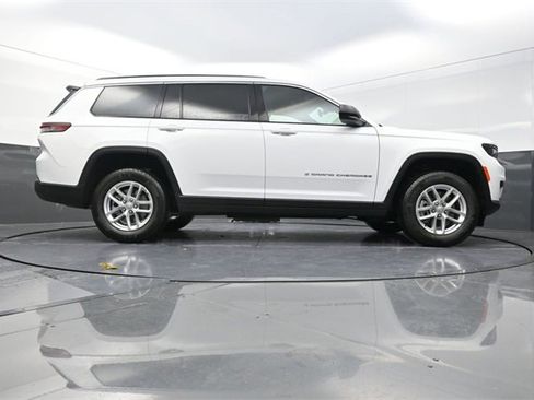 New 2025 Jeep Grand Cherokee L Laredo image 24