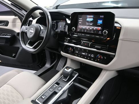 Used 2022 Nissan Pathfinder SV w/ SV Premium Package FWD image 32