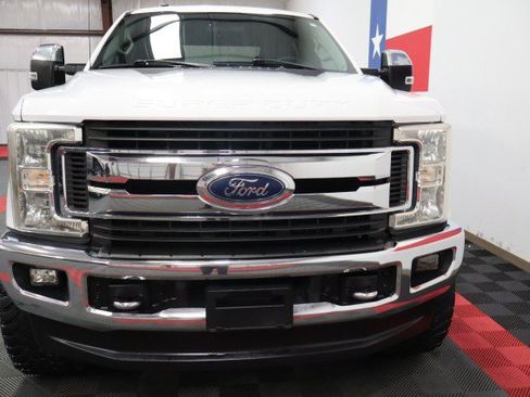 Used 2019 Ford F250 XLT w/ XLT Premium Package AWD/4WD image 18