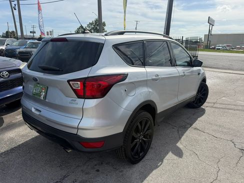 Used 2019 Ford Escape SE FWD image 4