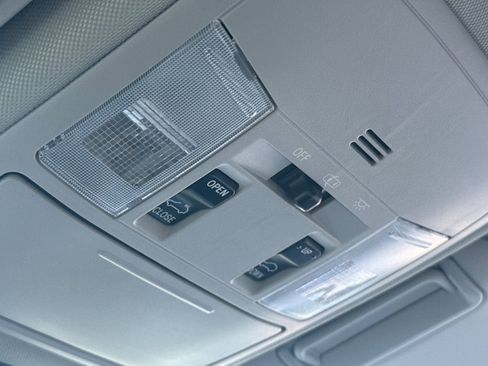 Used 2017 Toyota RAV4 Platinum image 21