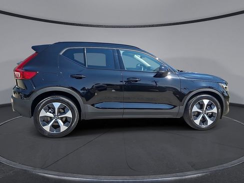 Certified 2026 Volvo XC40 B5 Plus AWD/4WD image 32