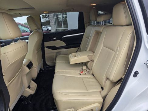 Used 2019 Toyota Highlander XLE image 13