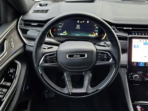 Used 2022 Jeep Grand Cherokee Overland w/ Advanced Protech Group III image 14