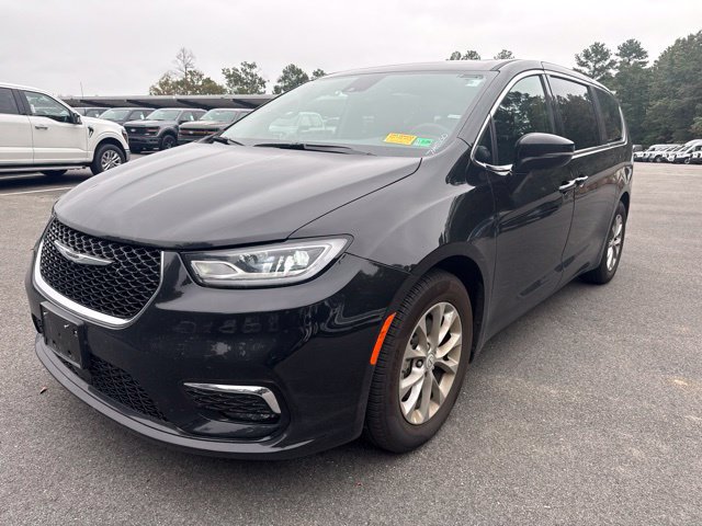 Used 2026 Chrysler Pacifica Limited FWD image 1