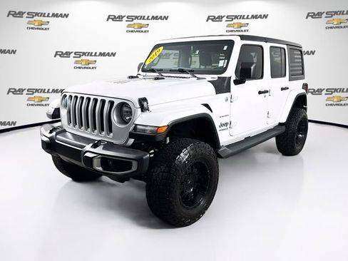 Used 2019 Jeep Wrangler Unlimited Sahara AWD/4WD image 3