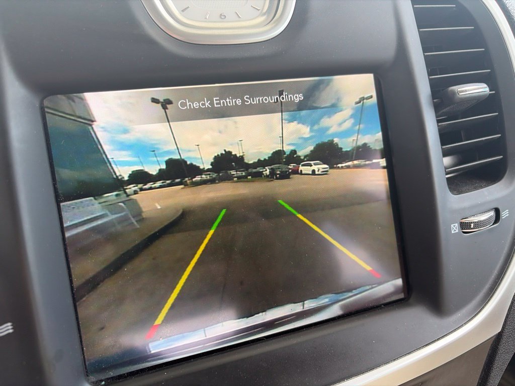 Used 2021 Chrysler 300 Touring L RWD image 9