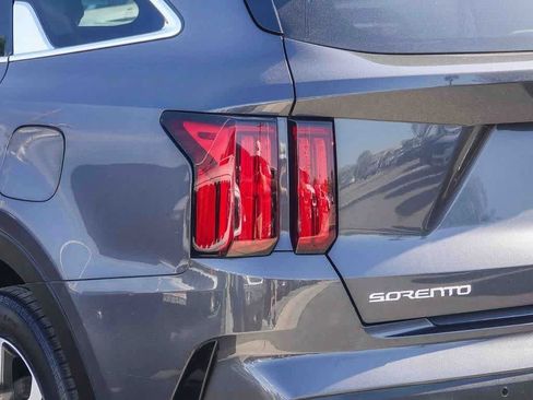 Certified 2023 Kia Sorento SX Prestige image 7