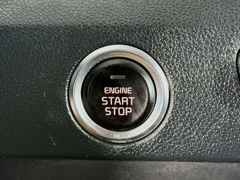 Used 2017 Kia Niro EX image 21