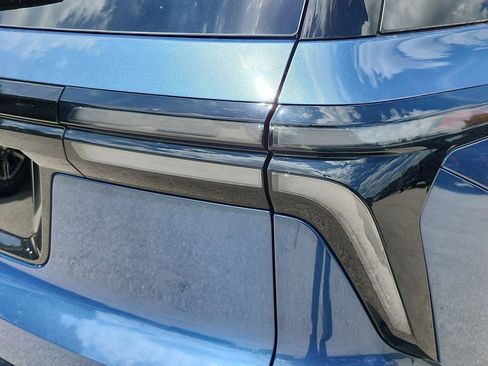 New 2026 Chevrolet Traverse High Country FWD image 8