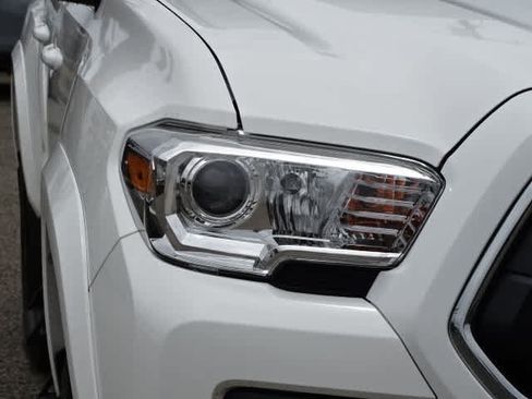 Certified 2021 Toyota Tacoma SR5 RWD image 5