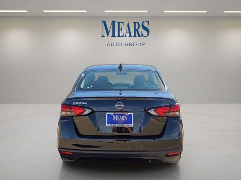 Used 2025 Nissan Versa SV image 4