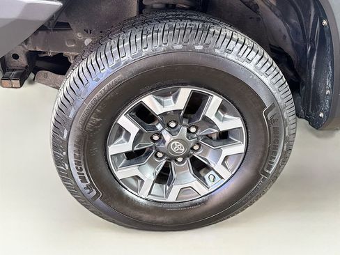 Used 2017 Toyota Tacoma TRD Off-Road w/ Tow Package (A/T) image 37