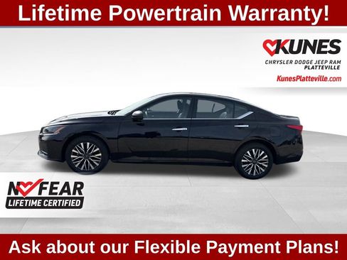 Used 2024 Nissan Altima 2.5 SV AWD/4WD image 6