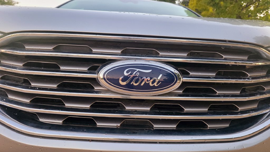 Used 2020 Ford Edge SEL FWD image 25