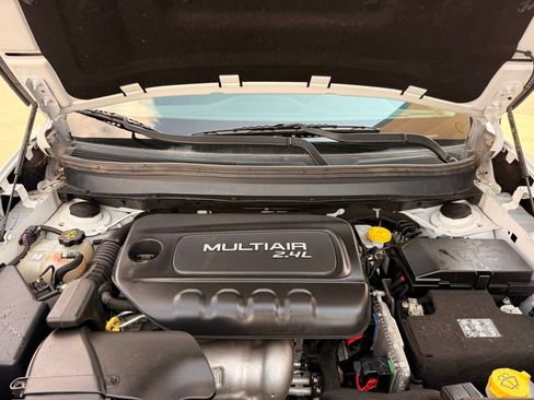 Used 2018 Jeep Cherokee Latitude w/ Safety Group AWD/4WD image 38