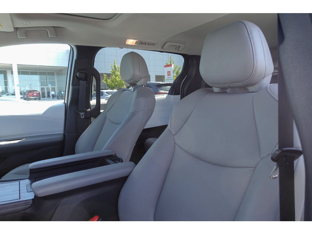 Certified 2026 Toyota Sienna XLE FWD image 11