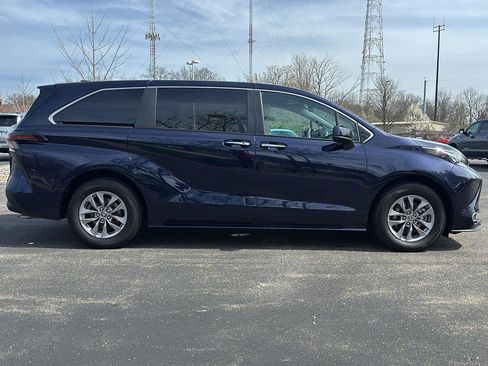 Used 2024 Toyota Sienna XLE image 8