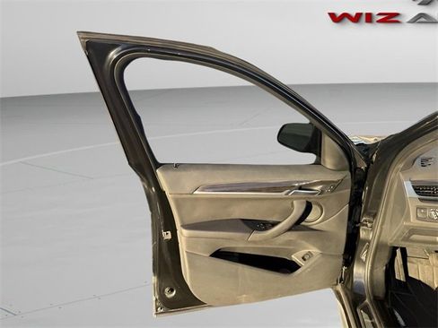 Used 2018 BMW X1 xDrive28i image 9