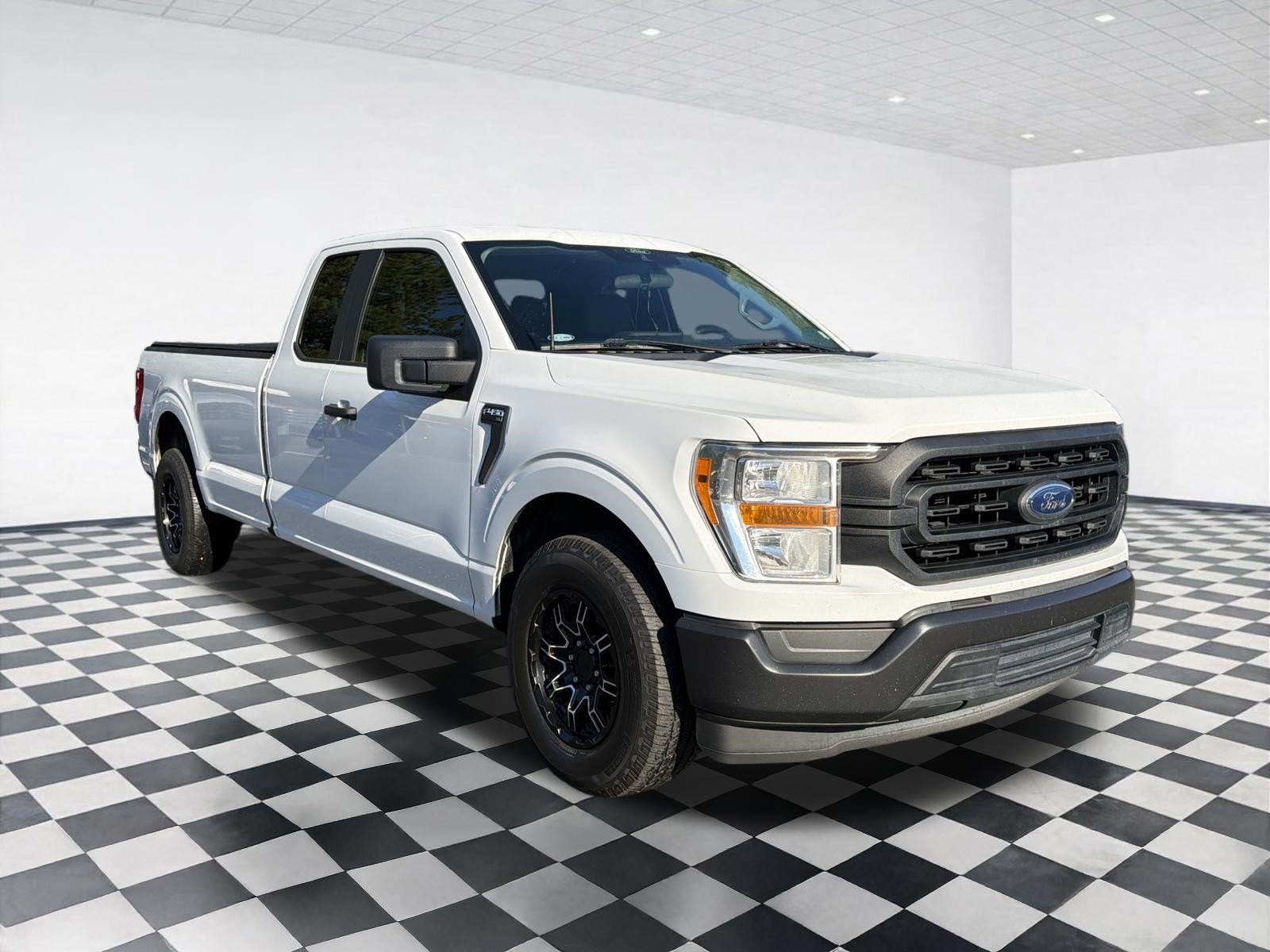 Used 2022 Ford F150 XL w/ Equipment Group 101A High RWD image 3