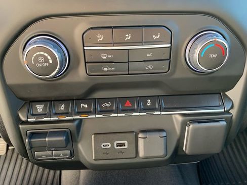 Used 2024 Chevrolet Silverado 2500 Custom w/ Custom Value Package image 27