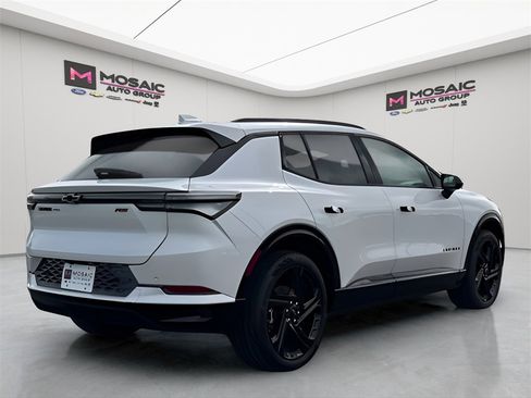 New 2025 Chevrolet Equinox EV RS image 8