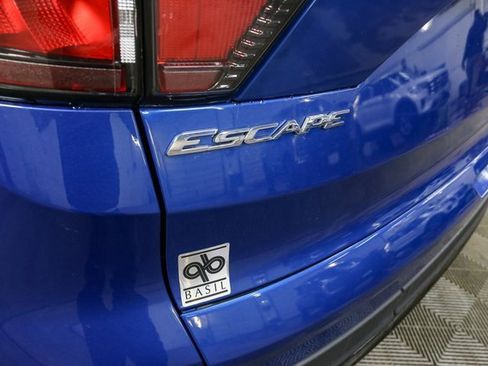 Used 2017 Ford Escape SE w/ Equipment Group 201A image 9