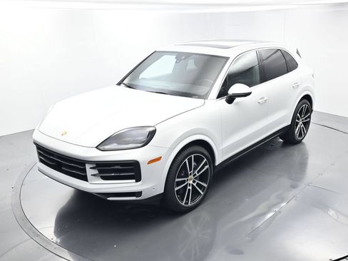 Certified 2024 Porsche Cayenne AWD/4WD image 31