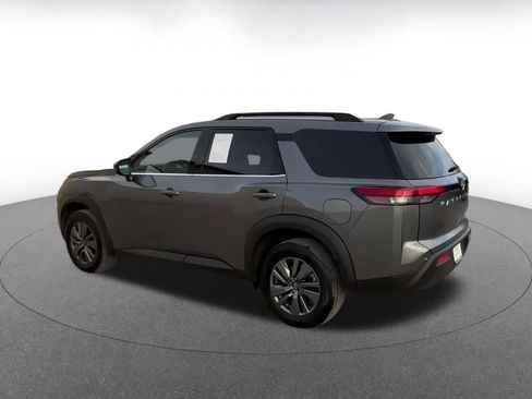 Used 2025 Nissan Pathfinder SV image 10