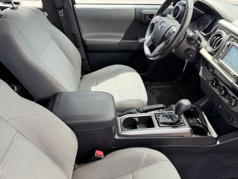 Used 2016 Toyota Tacoma SR5 w/ SR5 Appearance Package (SN) image 16