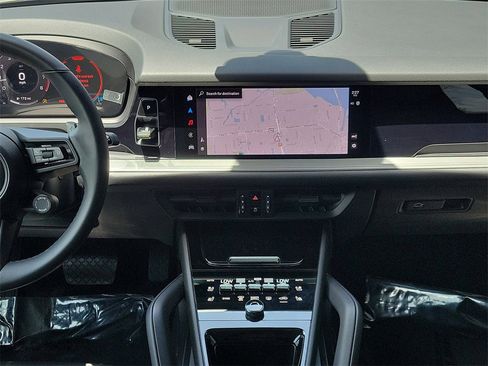 Used 2025 Porsche Cayenne image 21