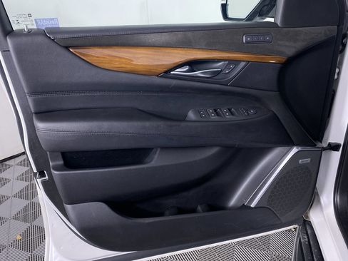 Used 2019 Cadillac Escalade ESV Luxury image 13