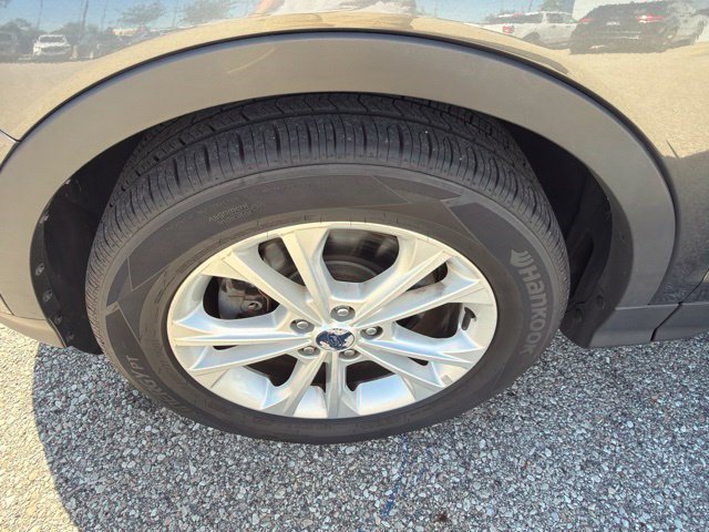 Used 2017 Ford Escape SE w/ SE Cold Weather Package AWD/4WD image 10