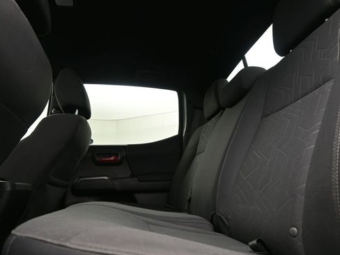 Used 2018 Toyota Tacoma TRD Sport image 16