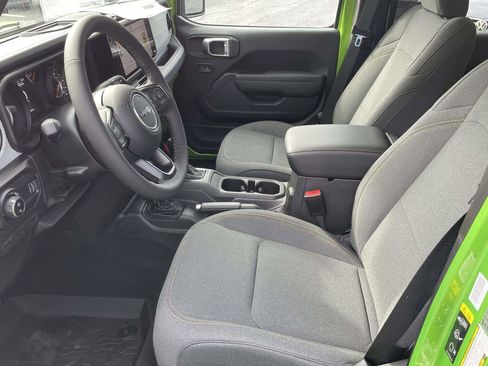 New 2025 Jeep Gladiator Sport image 26