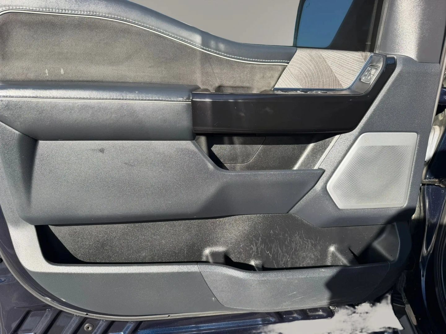 Used 2022 Ford F150 Lightning Platinum AWD/4WD image 9