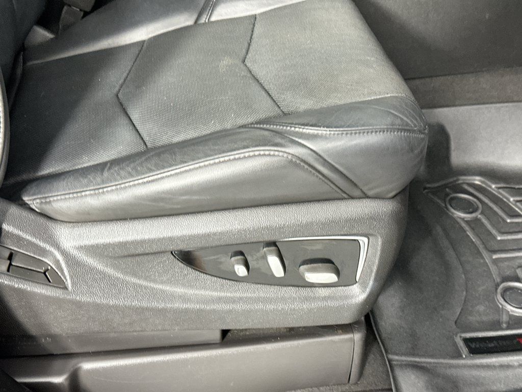 Used 2015 Cadillac Escalade Luxury AWD/4WD image 23