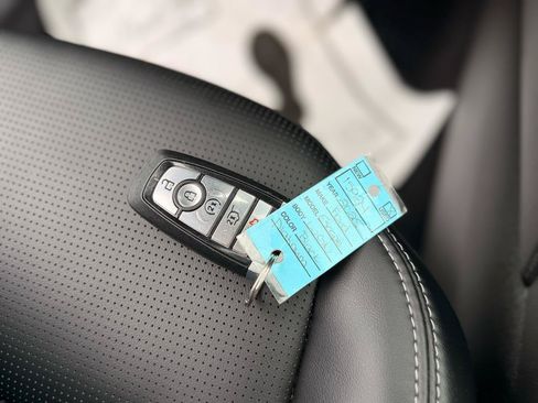 Used 2025 Ford Escape Platinum AWD/4WD image 31